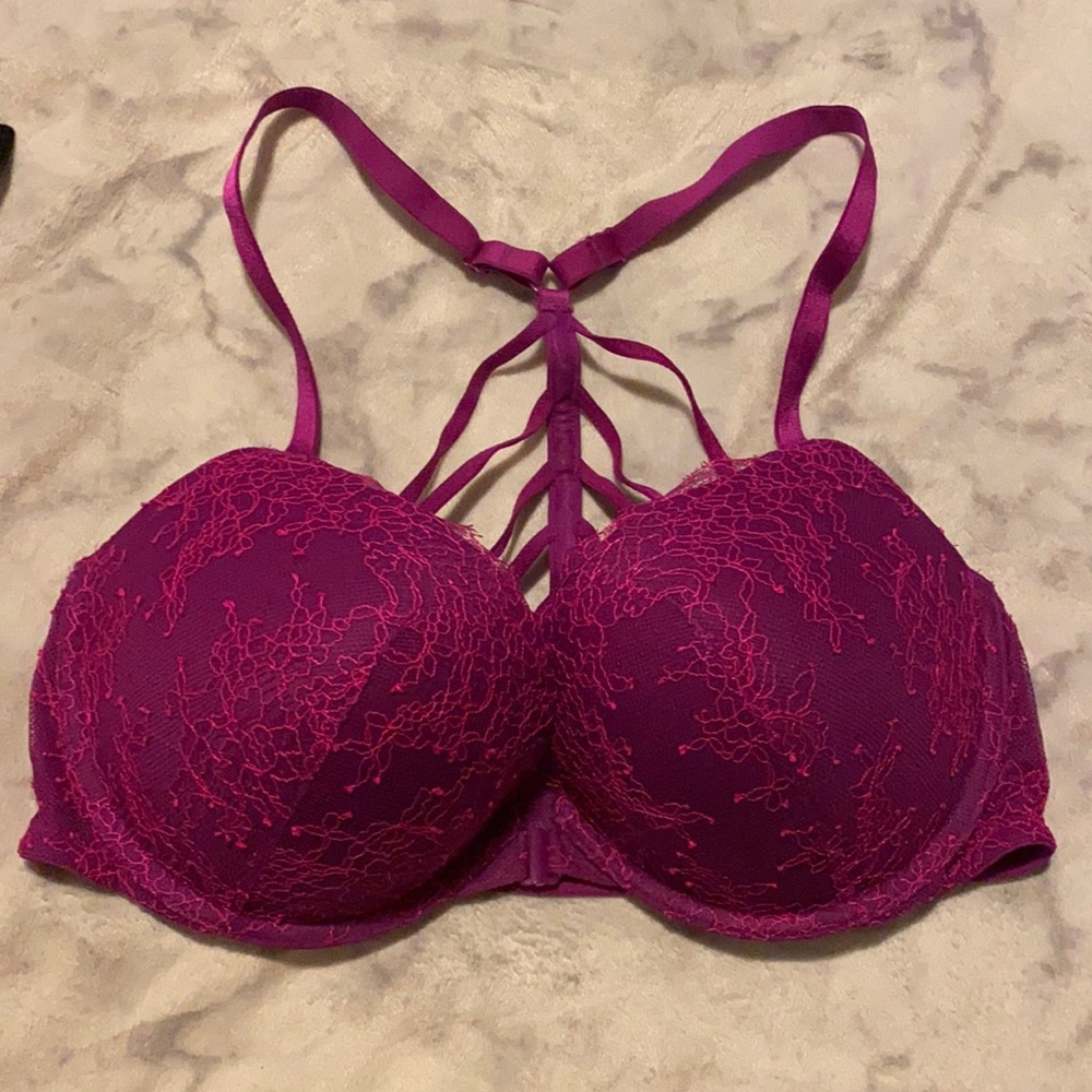 Front clasp razorback bra, back strap detail